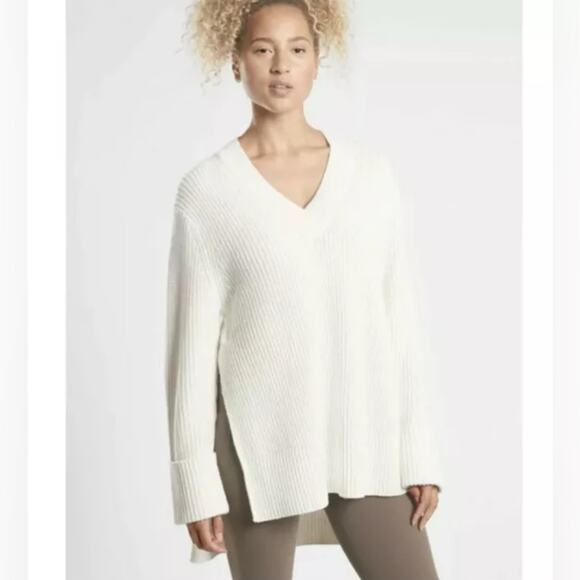 Athleta Sweaters - Athleta Shasta V-Neck Oversized Wool Chunky Knit Ivory
Dove Chunky Sweater Small
